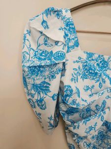 Chic Blue Floral Puff Sleeve Top