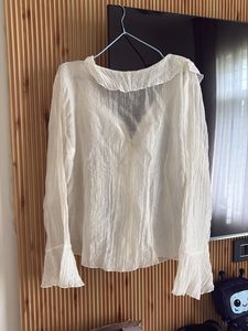Chic White Ruffle top