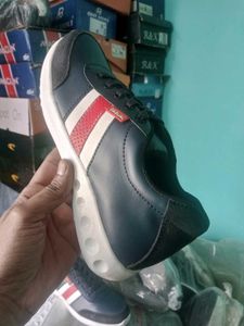NEW NO USED SPORTS SHOES FOR MEN.
