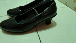 Stregus Classic Black Pumps - Size 39