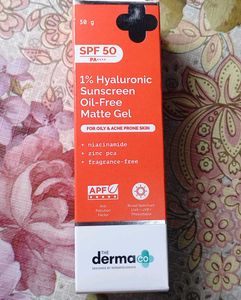 The Derma Co. SPF 50 1% Hyaluronic Sunscreen Gel