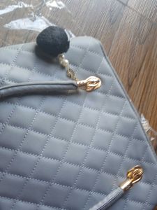 Handbag  👜 with lots of pkt