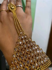 Flawless Golden Hand Accessory