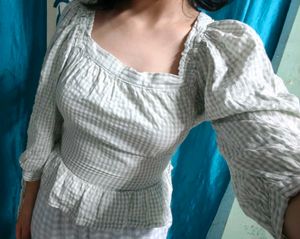 cute gingham medium sleeve top