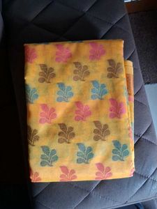 UNUSED Elegant Yellow Saree with Floral Motifs