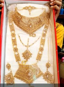Exquisite Gold Bridal Jewelry Set