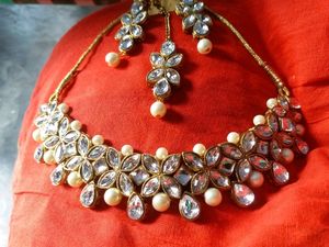 Elegant Kundan Necklace Set