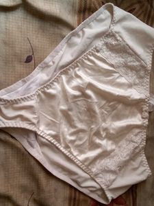 Comfortable Briefs with Lace Trim