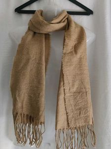 Cozy wool Scarf with Fringe