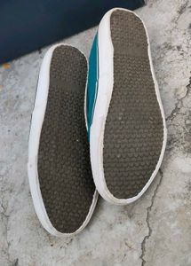 AJIO Teal Canvas Sneakers - Casual Comfort