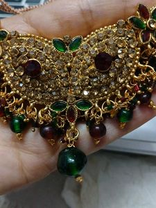 Exquisite Kundan &amp; Emerald Jewellery Set