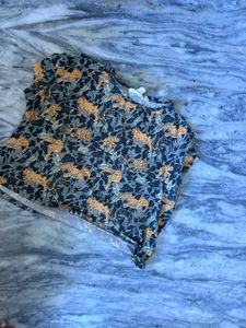 Stylish Cropped Top with Wild Animal Print