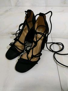 TIE UP HEELS