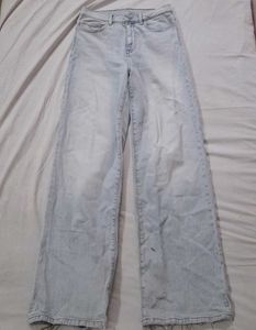 Light Wash Wide Leg Jeans 💙
