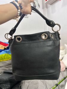 Chic Black Leather Bucket Bag