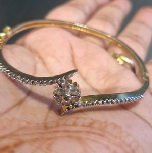Elegant Flower Cubic Zirconia Bangle