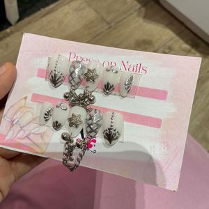 Press-On Nails with Charms navratri