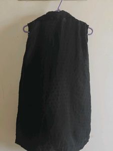 Sleeveless Black Textured Tunic