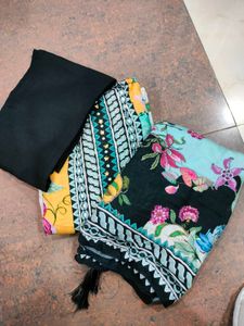 Embellished Kurta Set with Floral Print