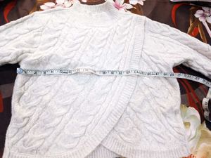 Imported  White Knit Pullover ( New)  ✨