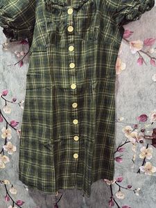 Chic Green Plaid Button-Up Dress