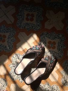 Embroidered Juttis