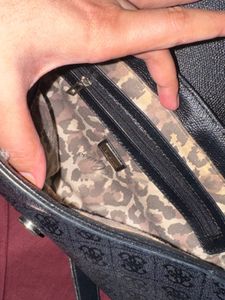 Authentic Guess Shoulder Bag 🖤