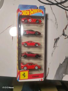 Hot wheels Ferrari 5 pack and bugatti bolide