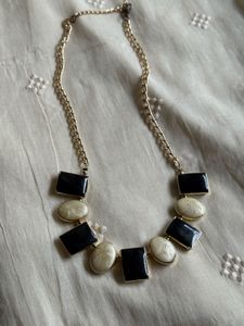 Elegant statement necklace
