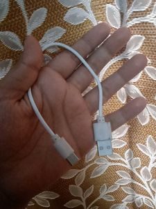 White Wireless Airpods