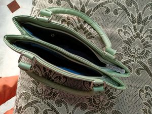 Green Handbag - Stylish and Versatile