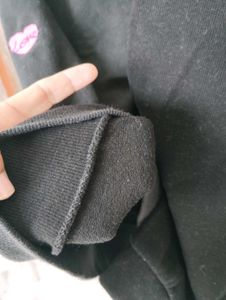 Black graphic print sweatshirts