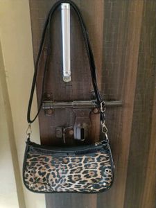 Chic Leopard Print Shoulder Bag