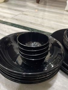 Black Dinner Set