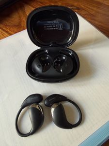 Edyell Wireless Earbuds with Charging Case