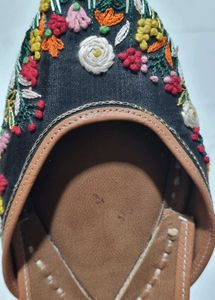 Embroidered Jutti Flats
