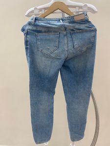 Light Wash Ripped Jeans