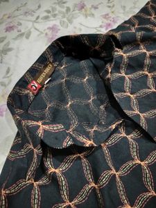 Elegant Black crop short with pocket and Unique Pa
