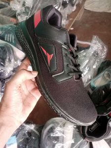NEW NO USED SPORTS SHOES FOR MEN.