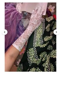 Elegant Lace Gloves