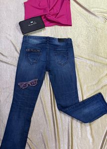 Light Stretch  Waist 33iches Mid Rise Jeans .comfortable Fabric And Fit With Back Pockets too.