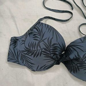 🥰 Stylish Tropical Print Bikini Top