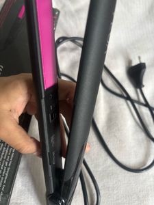 Vega hair straightener