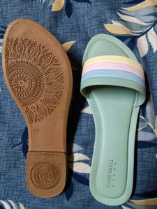 PRICEDROP!!!!!!MULTICOLOUR FLATS