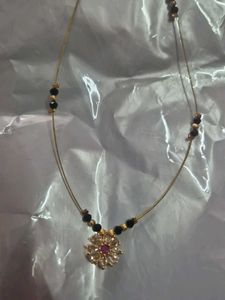 Elegant Gold Necklace with Emerald Pendant