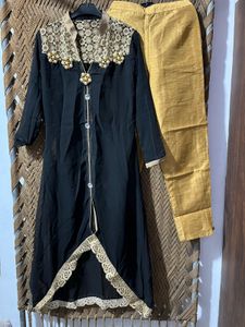 Elegant Black &amp; Gold Eid Outfit
