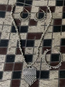 Silver Tone Necklace & Earring Set