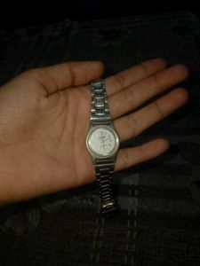 Classic Silver Band Wristwatch