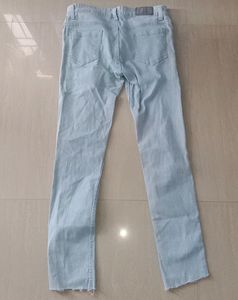 Knee Cut Jeans