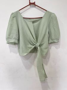Chic Green Tie-Front Cropped Top
